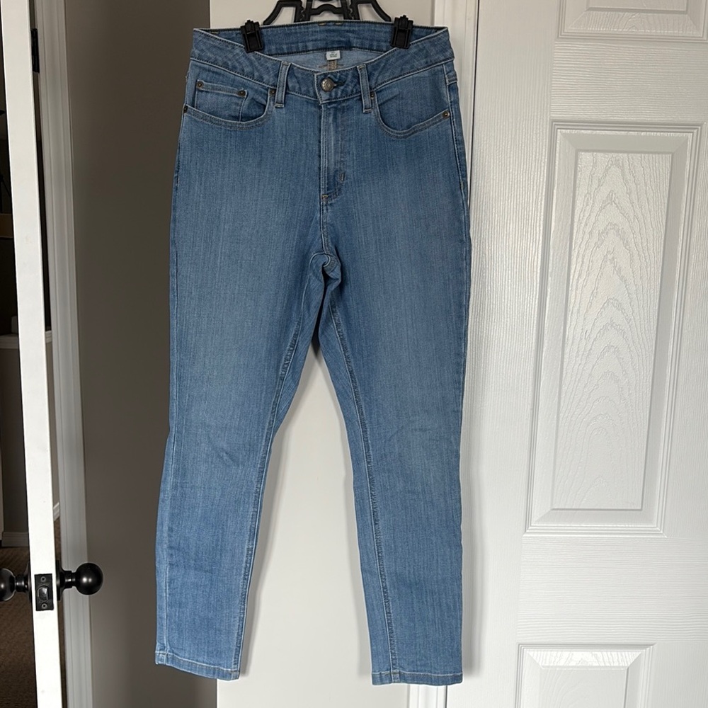 🦋 3 for $30 L.L. Bean Blue Skinny Jeans